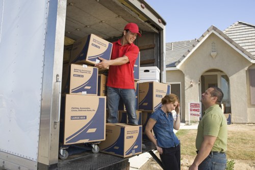 Wardrobe and fragile-item boxes suitable for Stockwell home moving needs